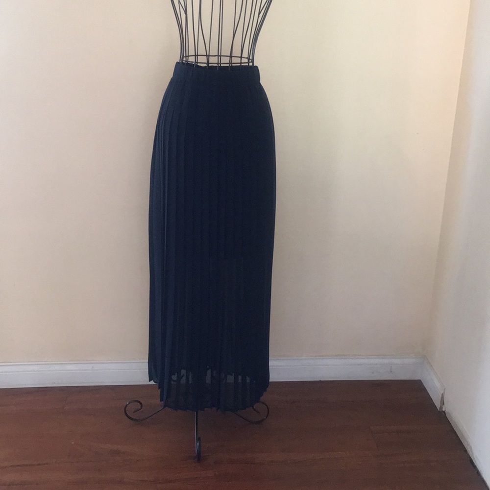 Vertigo pleated maxi skirt